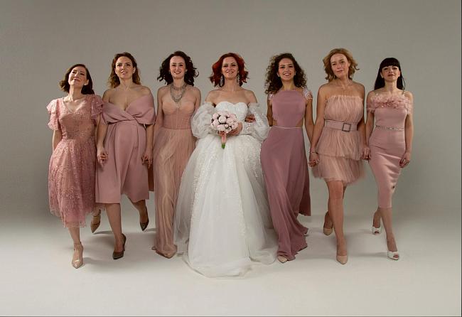 Модные платья для подружек невесты в 2024 году